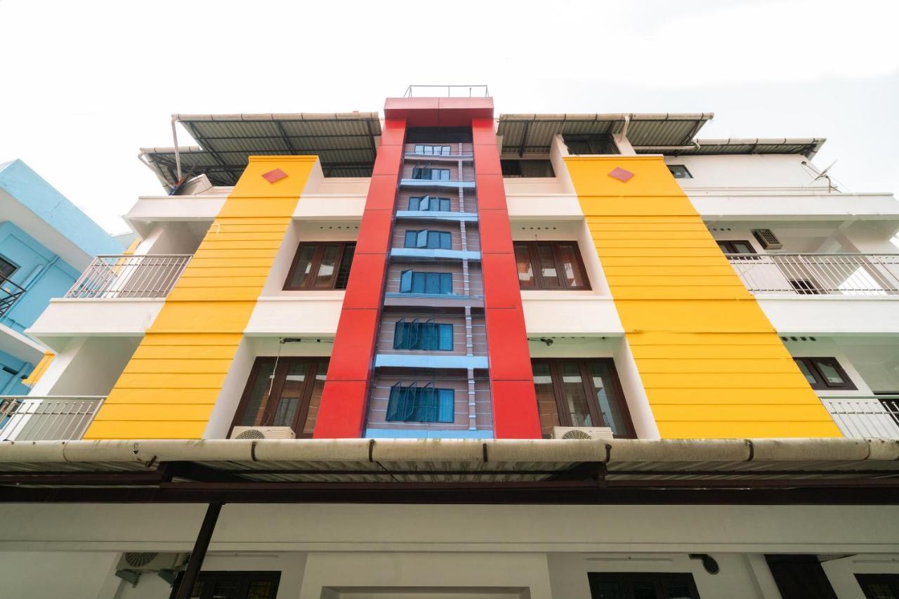 Oyo Home 49697 Aj Apartments Kochi Exteriér fotografie
